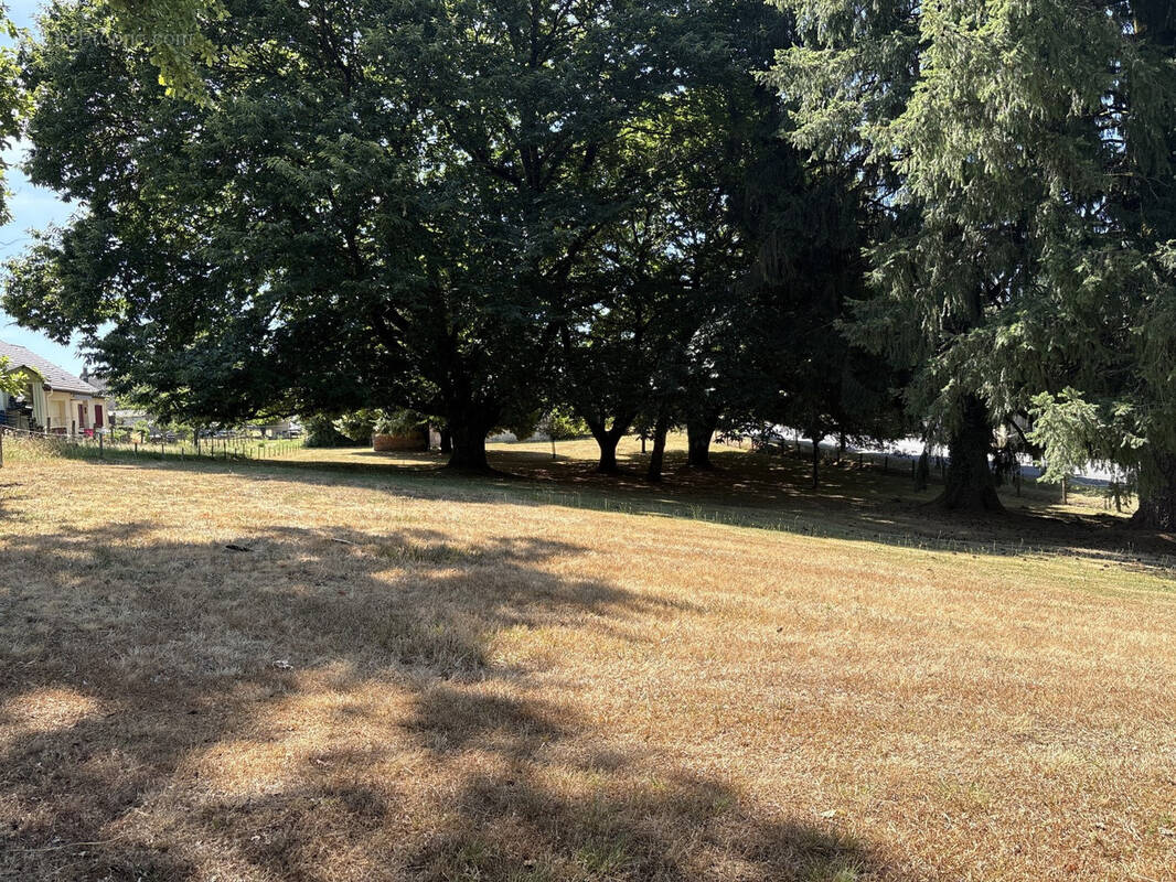 Terrain à ARNAC-POMPADOUR