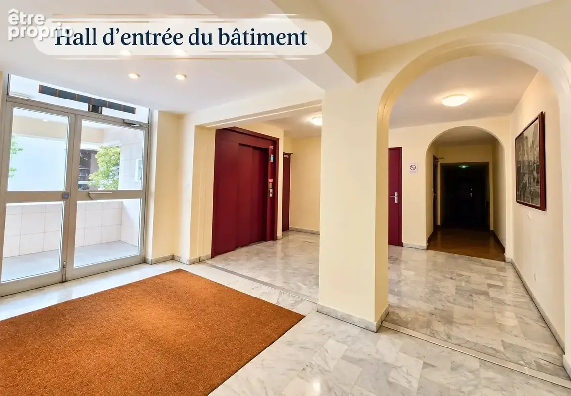 Hyères centre-ville – Grand T2 de 53,62 m² avec terrasse, garage et cave - photo 12