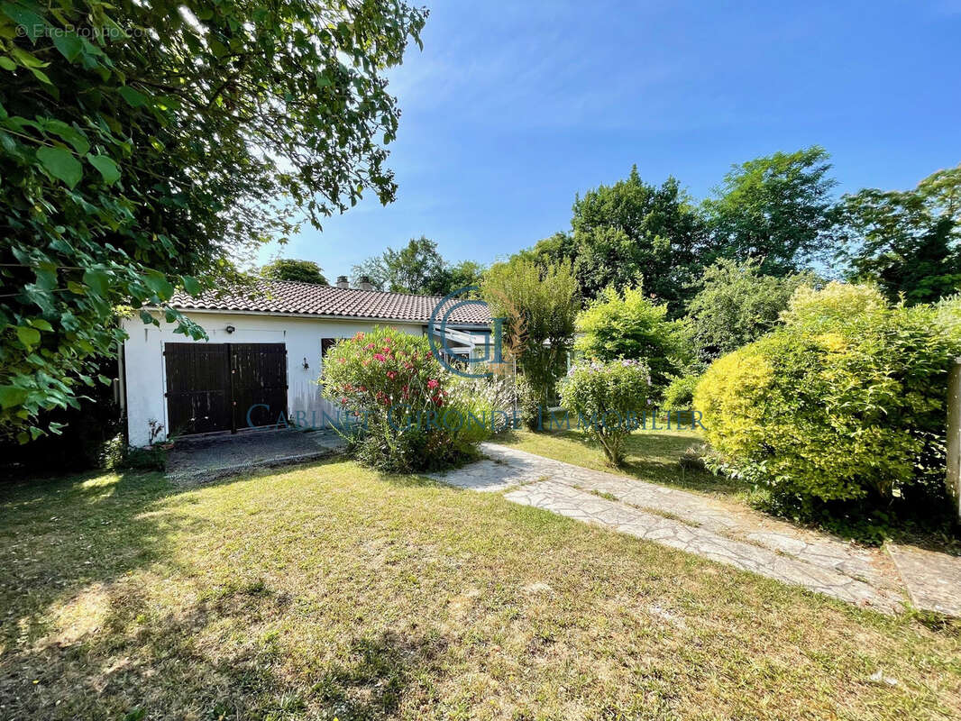 Maison à VERDELAIS