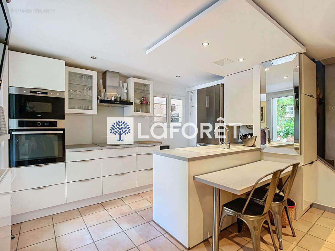 Maison à SAINT-NOM-LA-BRETECHE