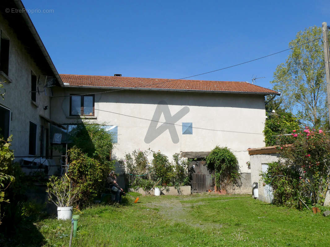 Maison à SAINT-CLEMENT-LES-PLACES