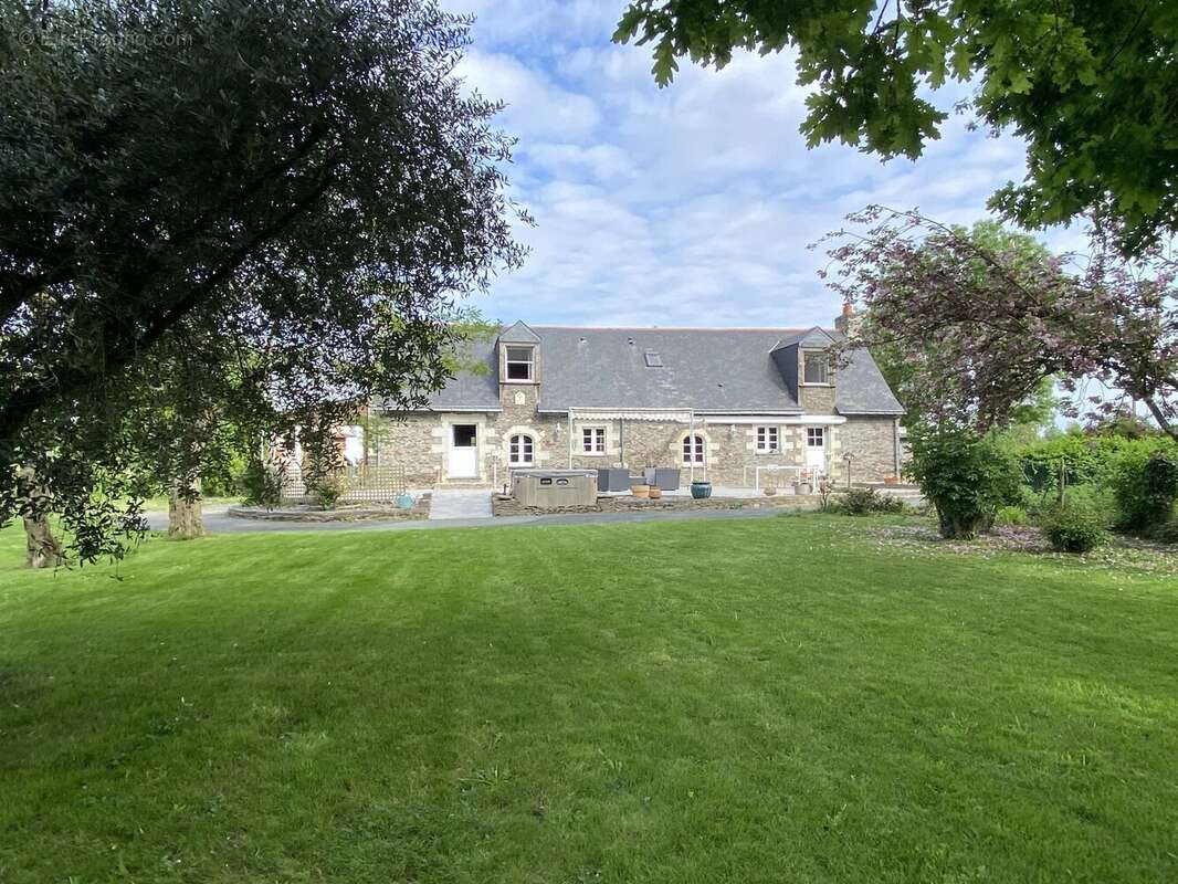 Maison à LES PONTS-DE-CE