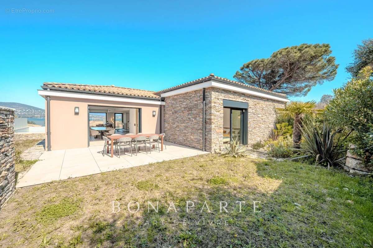 SAINT-TROPEZ GASSIN Exclusivité : Superbe villa-appartement en duplex avec vue mer exceptionnelle - photo 23