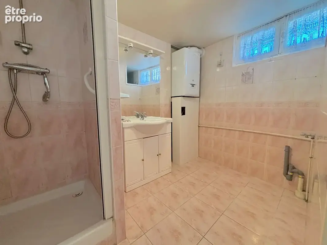 Exclusivité à Saujon : Charmante maison 5 pièces avec terrasse et garage - photo 9