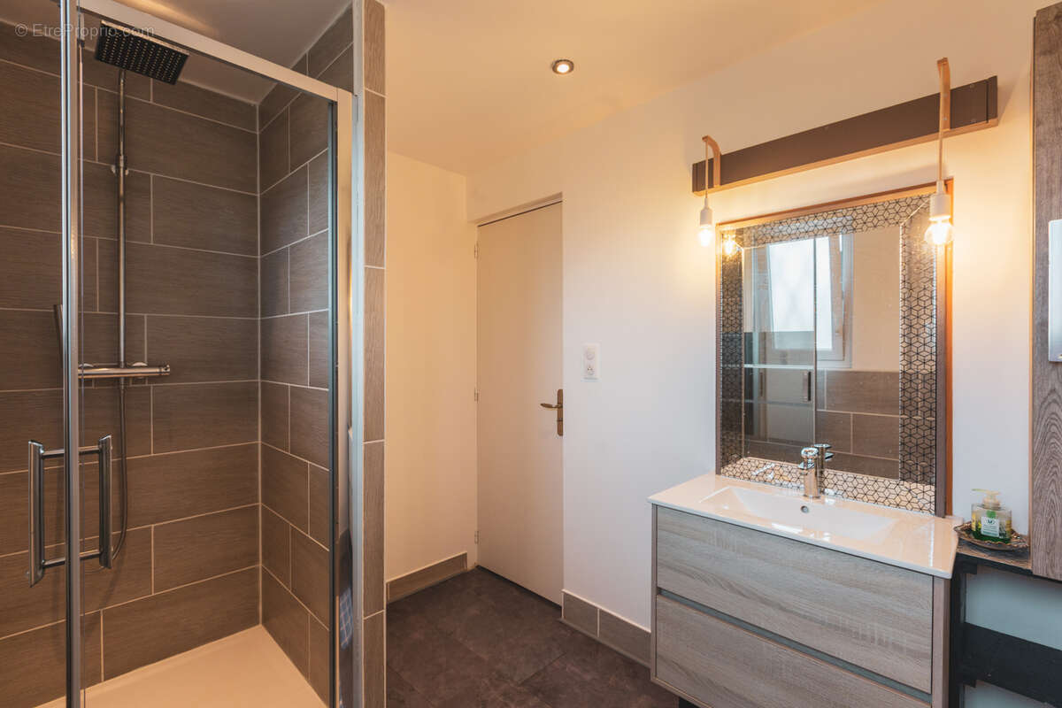 Appartement à ANGRESSE