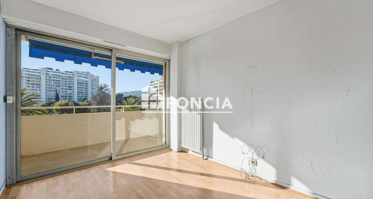 Appartement à MANDELIEU-LA-NAPOULE