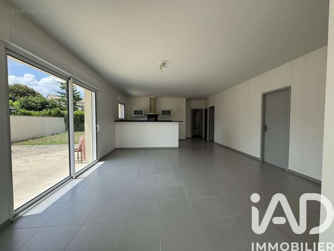 Photo 2 - Maison à LEOGNAN