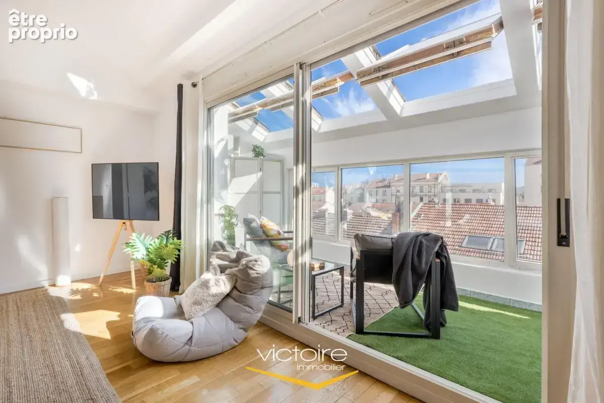 Grange Blanche - T2bis au dernier étage avec loggia vitrée - photo 1