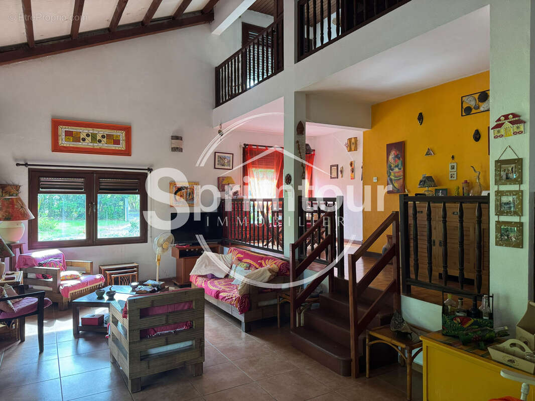 GOURBEYRE, villa T5 avec terrasse , double garage sur un grand terrain - photo 7