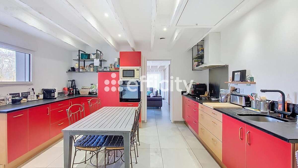 Maison 170 m² à La Genetouze  - photo 2
