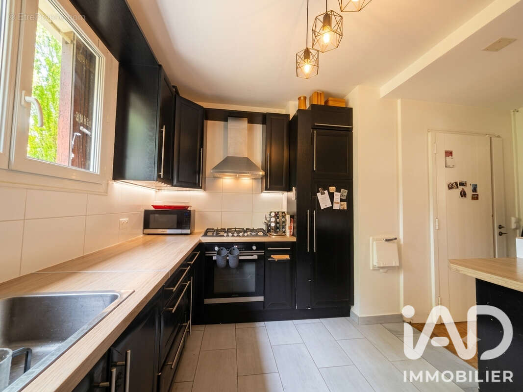 Appartement 92 m² à La Celle-Saint-Cloud  - photo 5