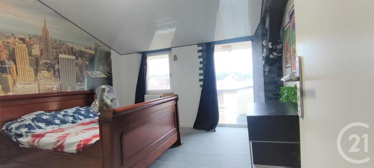 Maison à SAINT-QUENTIN-SUR-COOLE