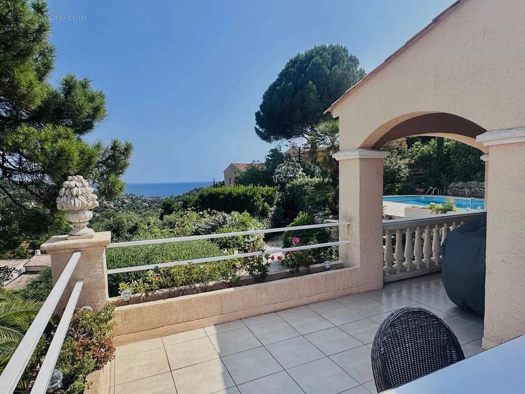 Maison à ROQUEBRUNE-SUR-ARGENS