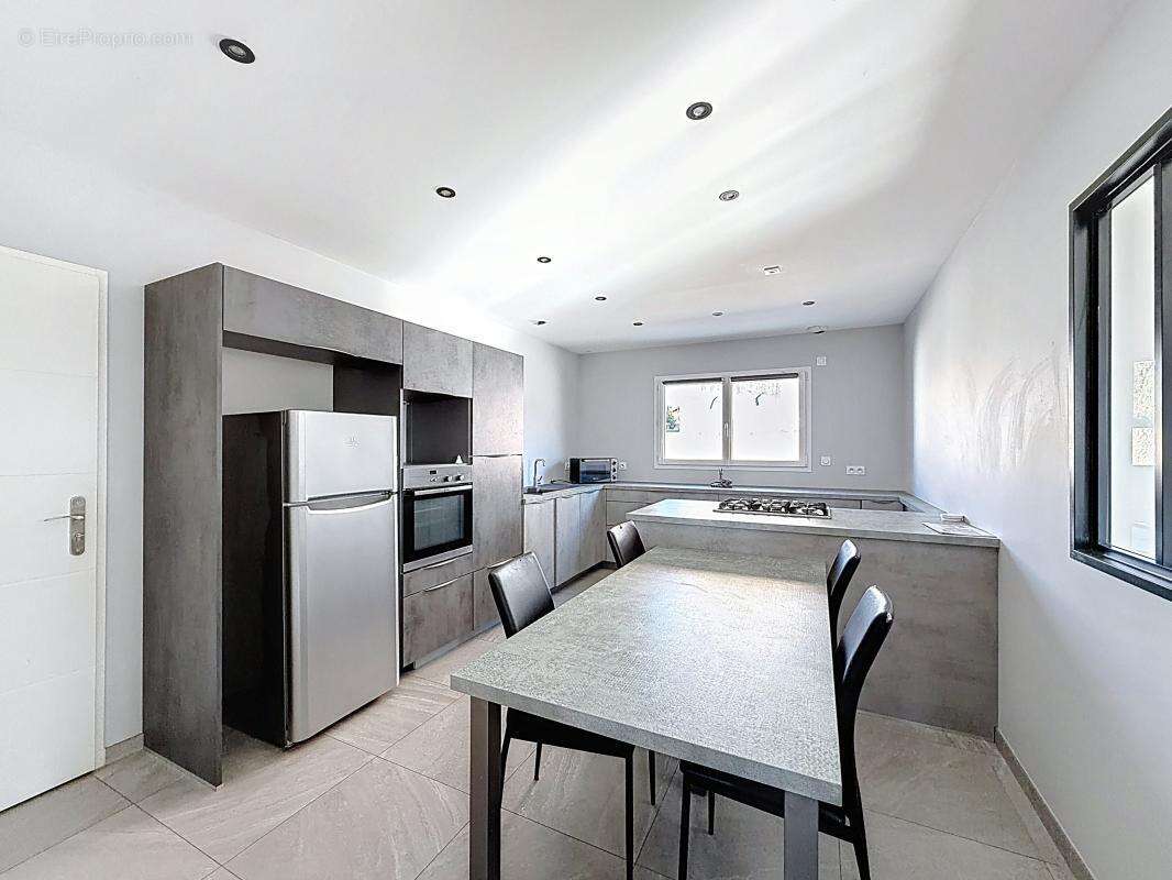 Maison à SALAISE-SUR-SANNE