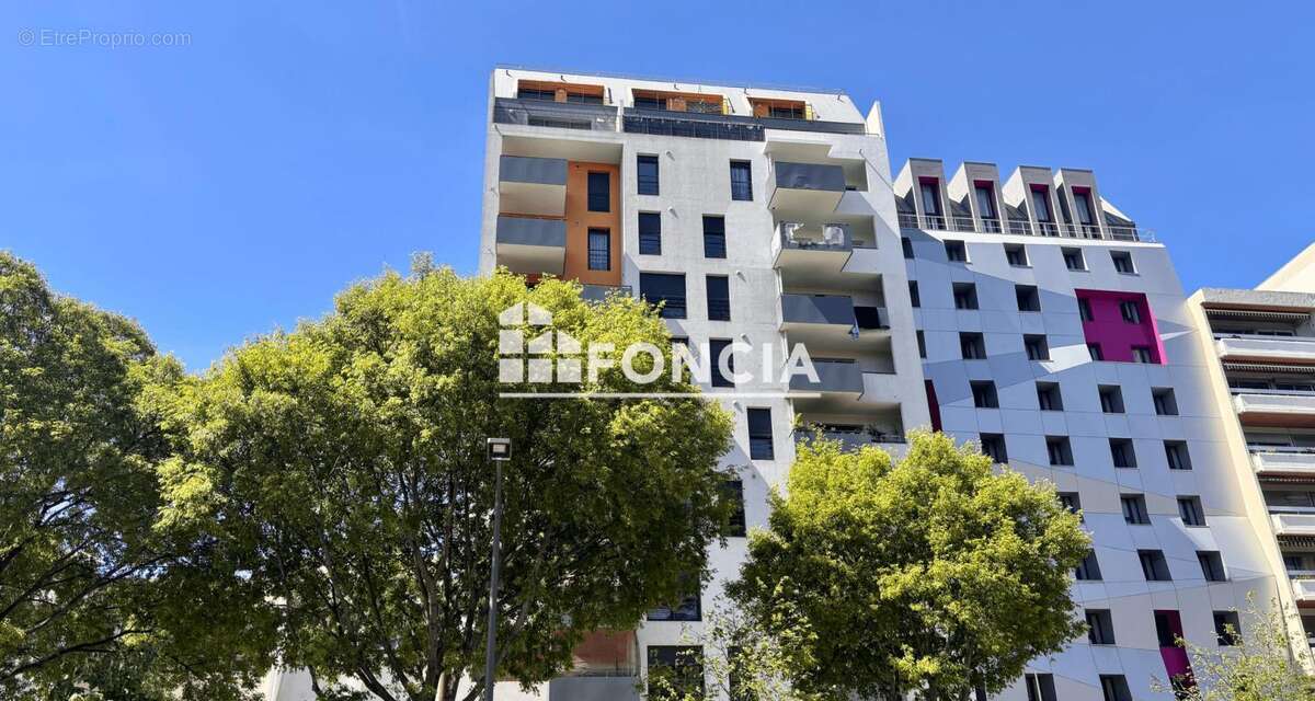 Appartement à MARSEILLE-4E