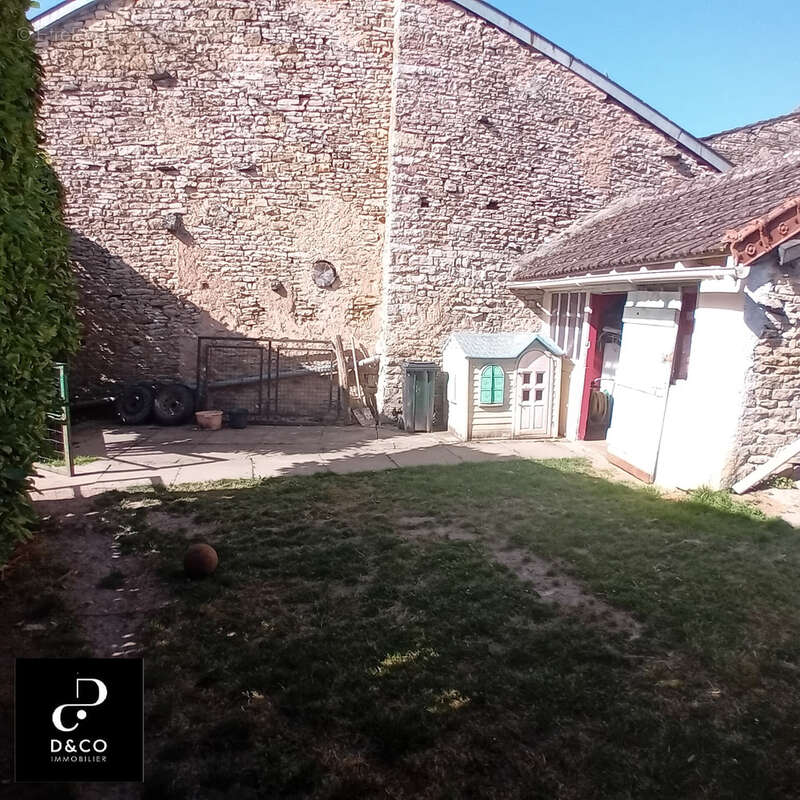 Maison à LUGNY