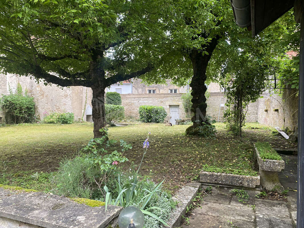 Maison à L'ISLE-SUR-SEREIN