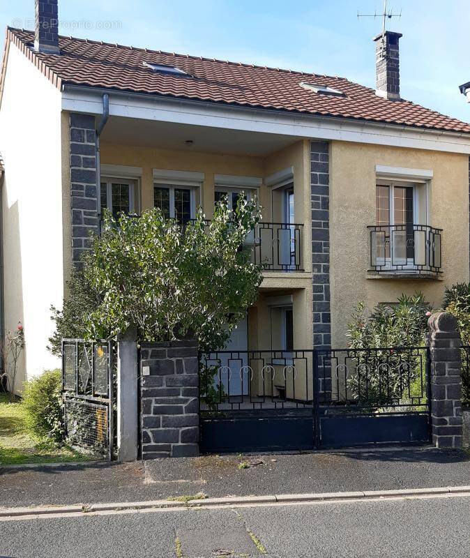 Maison à PUY-GUILLAUME