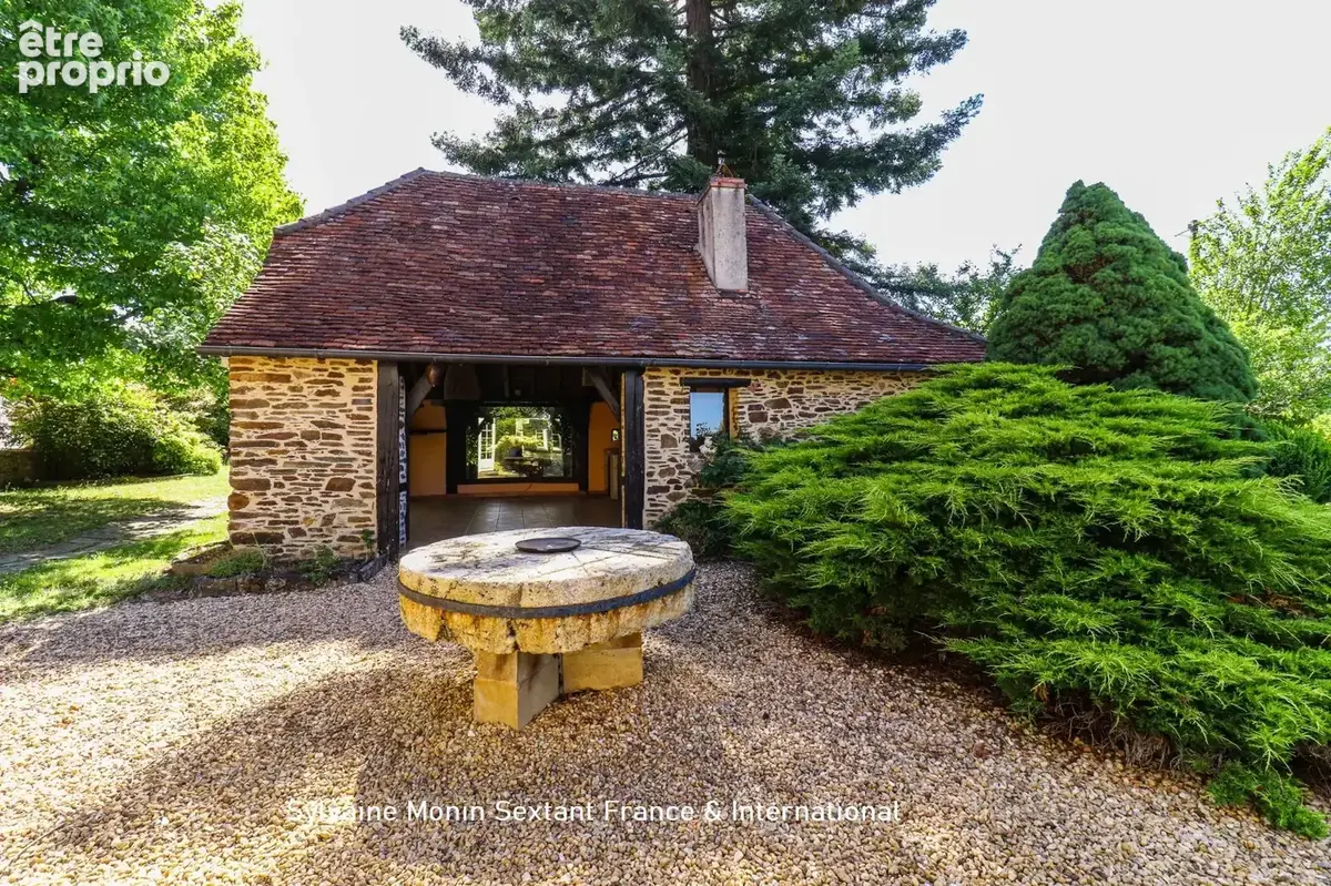 Propriété de caractère en pierre avec piscine et grange, alliant charme de l'ancien et confort contemporain - photo 5