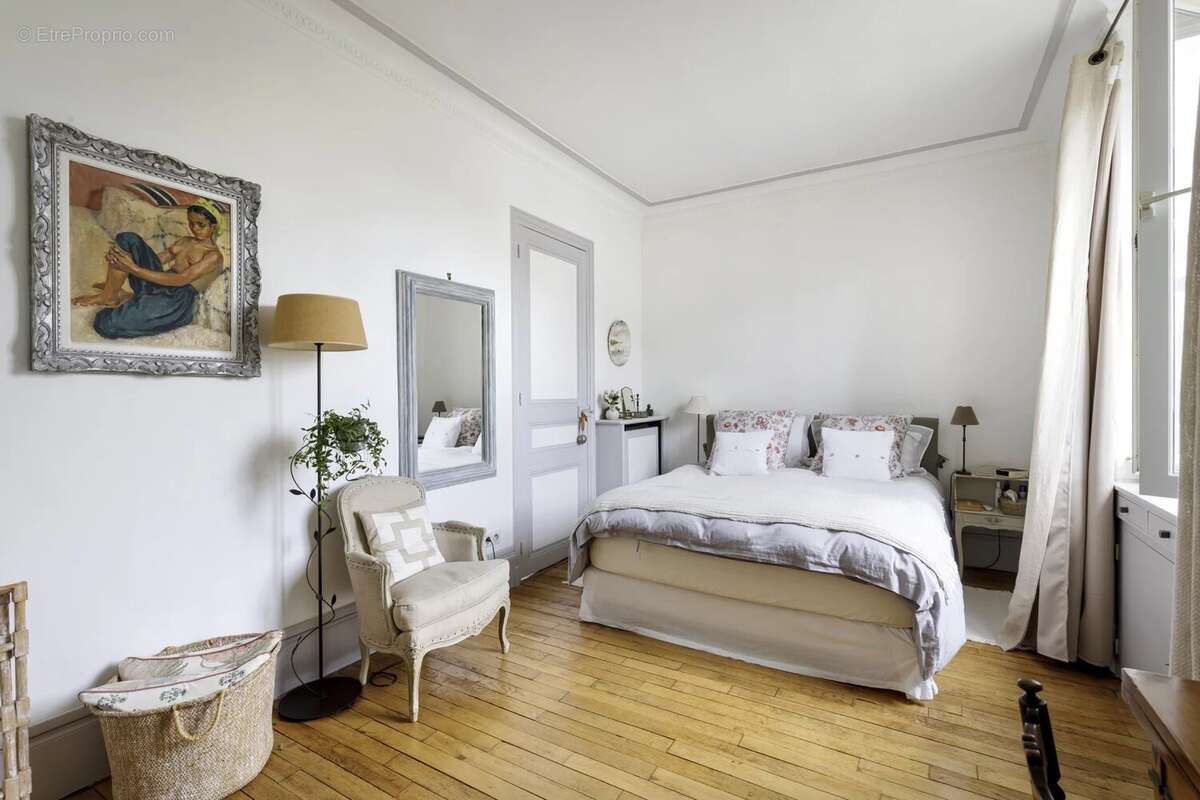Appartement à NEUILLY-SUR-SEINE