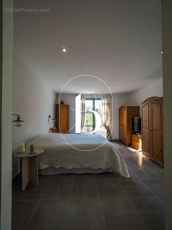A proximité immédiate du centre ville d'Uzès - Superbe contemporaine de plain pied - photo 14