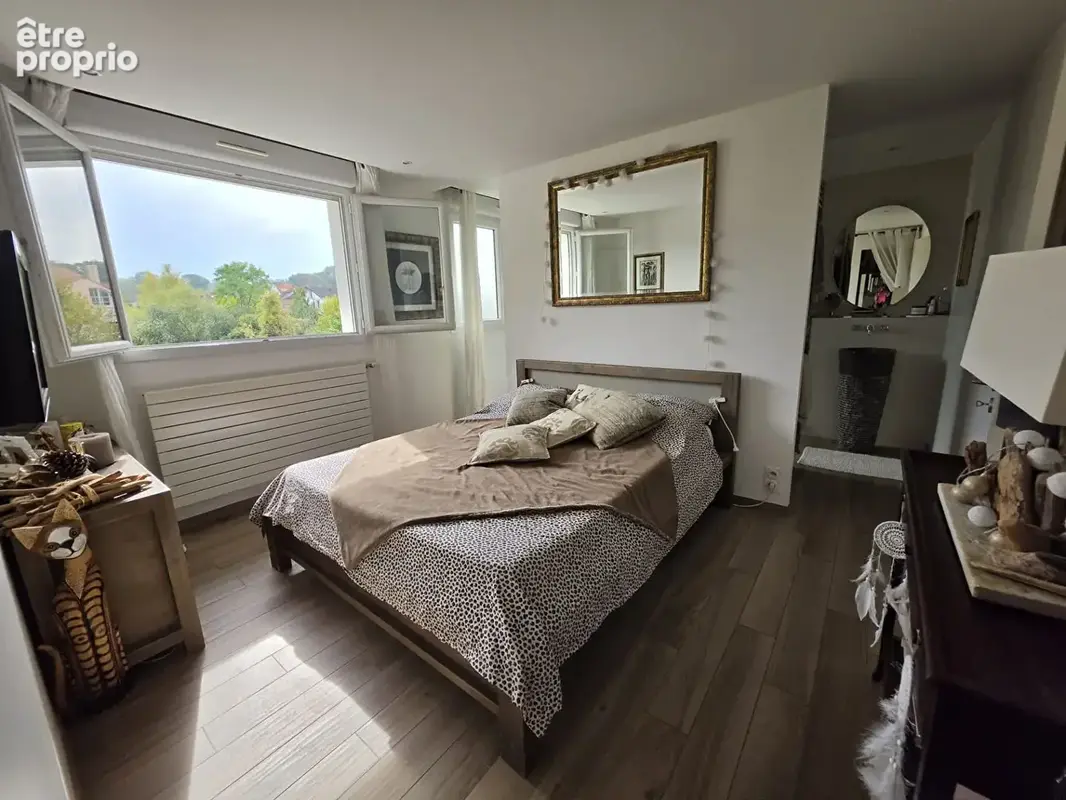 Chaville belle maison rénovée au calme 7 pièce(s) 208M² - photo 5