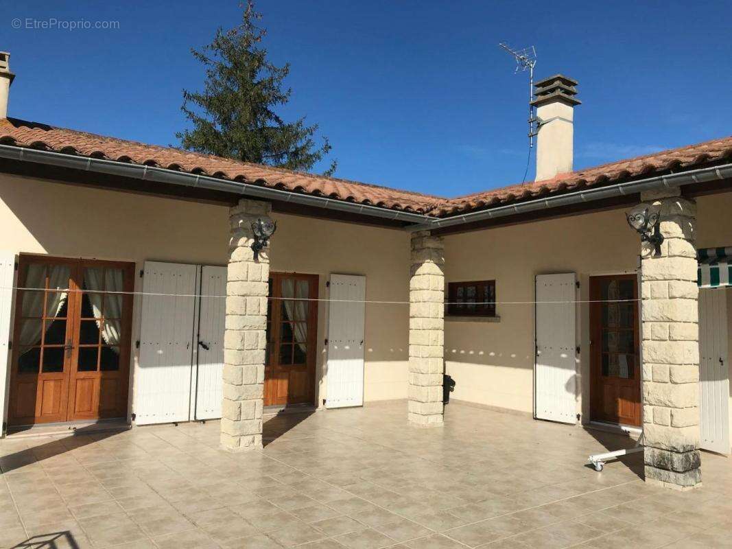 Maison à BARJAC