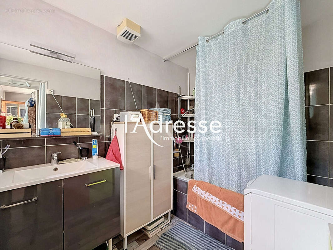 Maison de bourg à vendre à Truyes. - photo 8