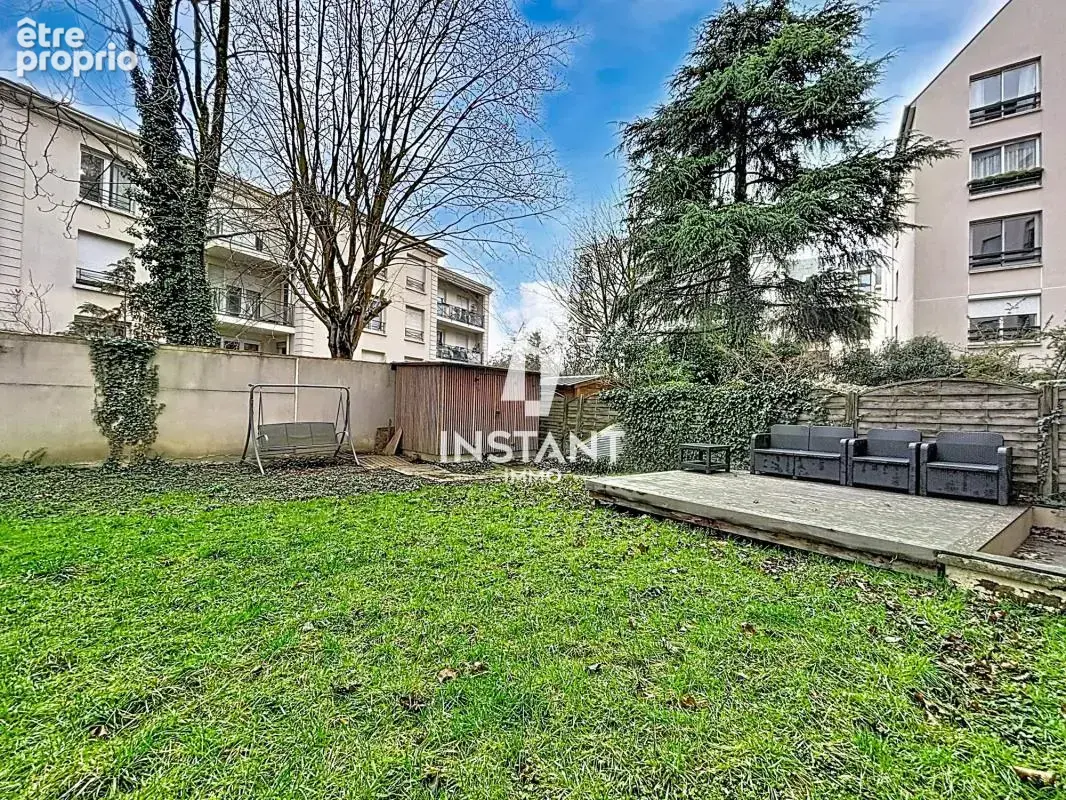 Appartement à CHARENTON-LE-PONT