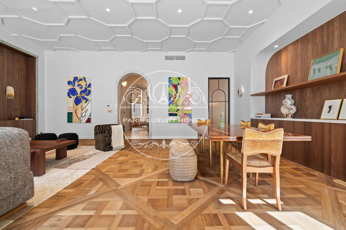 Appartement à PARIS-8E
