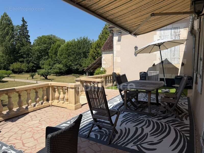 Maison à vendre 6 pièces ESCOLIVES SAINTE CAMILLE (89) de 211 M2 chambres Cave Dépendances  Terrain  Étang - photo 3