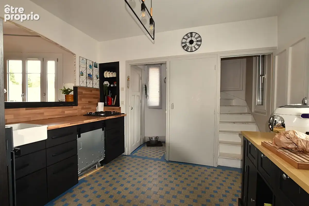 Maison de ville atypique avec terrasse, vue sur la besbre : - photo 3