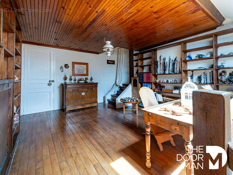 Maison à LE PERRAY-EN-YVELINES