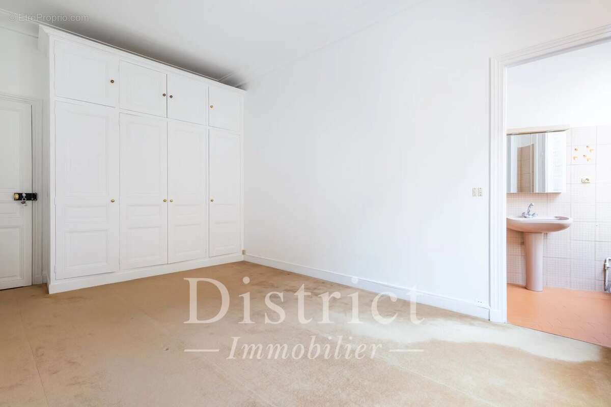 Appartement à PARIS-7E