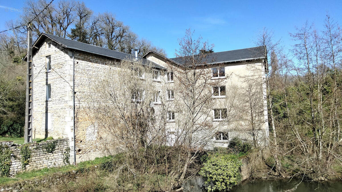 overview - Maison à CHARROUX