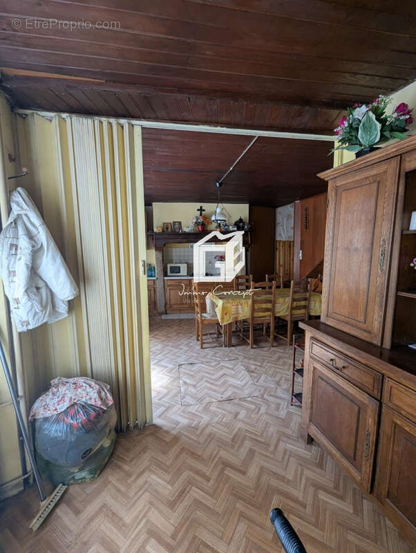 Maison à SALLES-CURAN