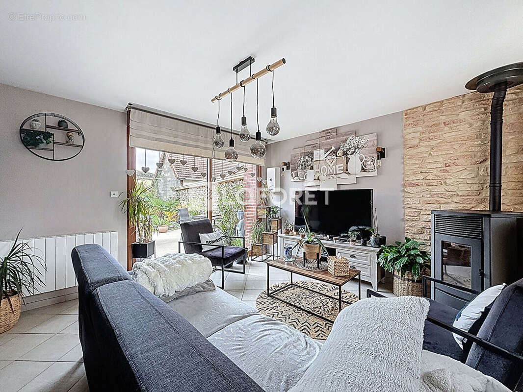 Maison à LA CROIX-SAINT-LEUFROY