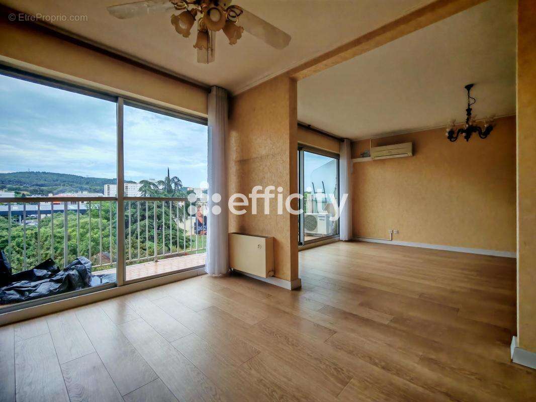 Appartement à SALON-DE-PROVENCE