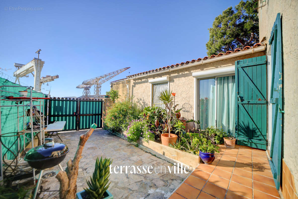 Rare - la ciotat - maison de ville - vue mer - jardin - chantier naval - t4 - photo 3