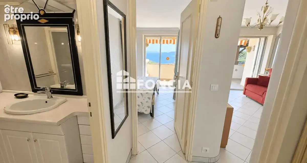 Le lavandou – type 2p avec terrasse, vue mer panoramique, parking et deux caves - photo 7