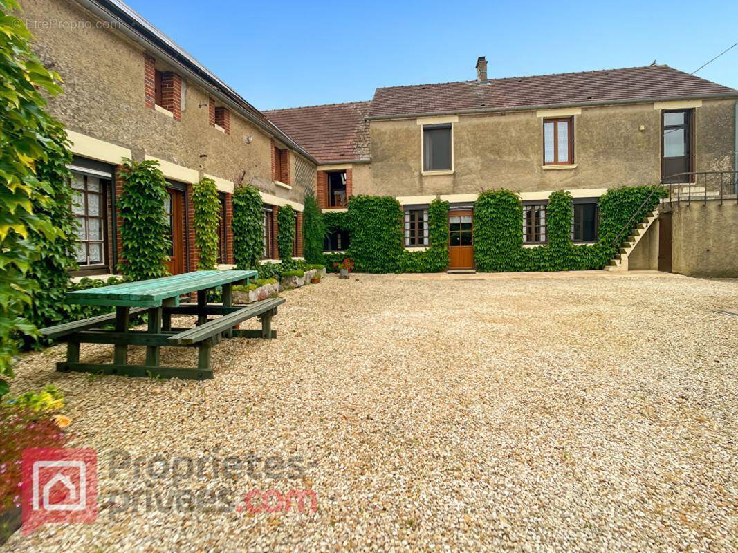 Maison à MONTIGNY-LA-RESLE