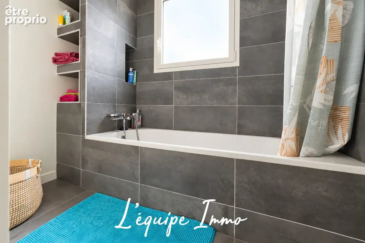Proche centre ville, maison contemporaine de plain-pied avec piscine et garage - photo 13