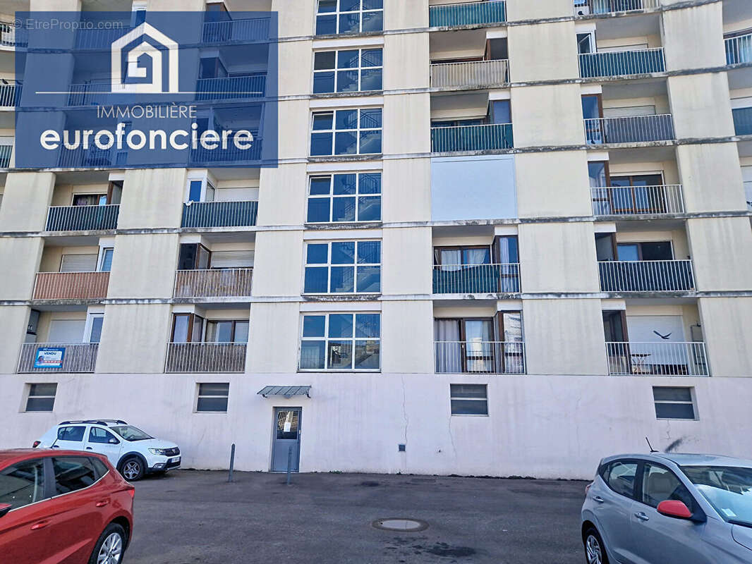 À vendre appartement avec ascenseur, idéalement situé proche du centre-ville - photo 8