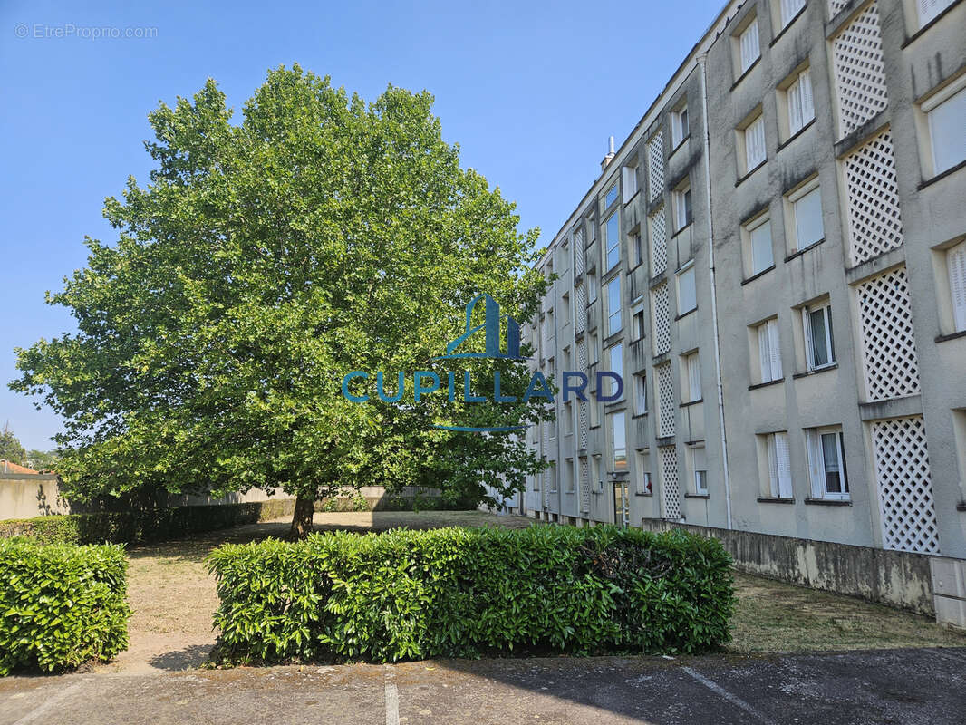 Appartement T4 avec balcon - cave et garage - Vue dégagée - photo 2