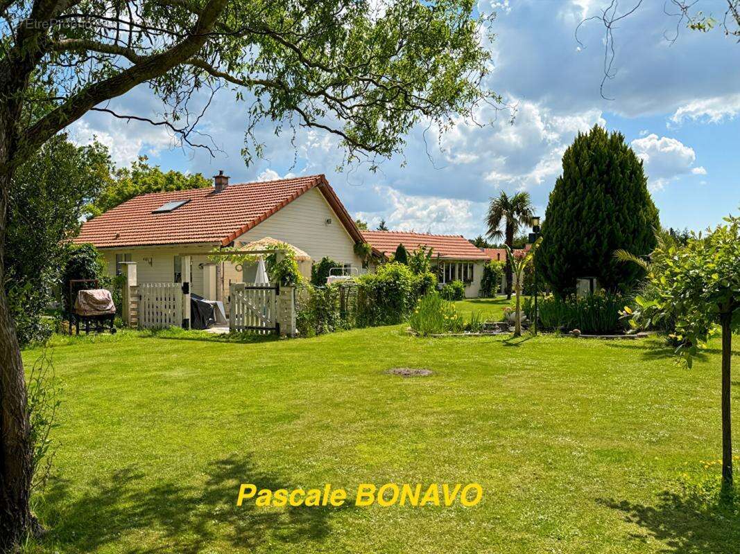Maison à VENDAYS-MONTALIVET