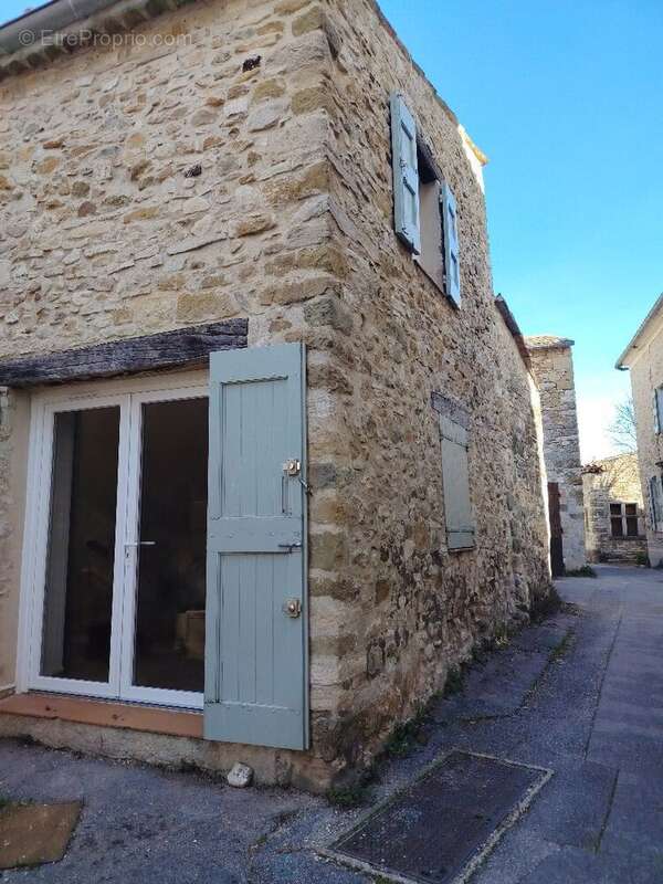 Maison à REVEST-DES-BROUSSES