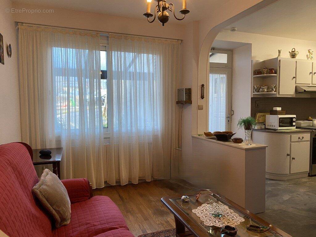 Maison à EYMOUTIERS