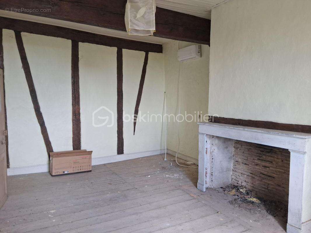 Maison de ville de 180 m² à rénover entièrement – Fort potentiel – Sous-sol et combles aménagés - photo 5