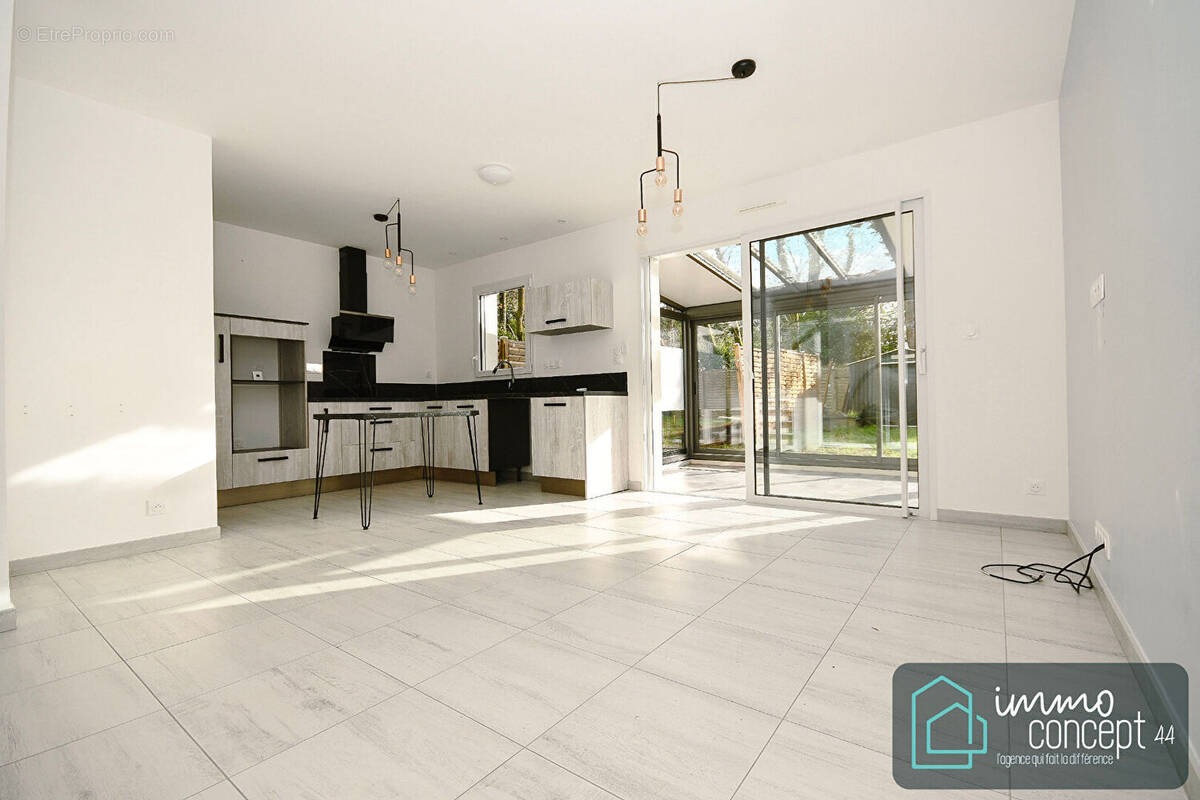 Maison à SAINT-LEGER-LES-VIGNES