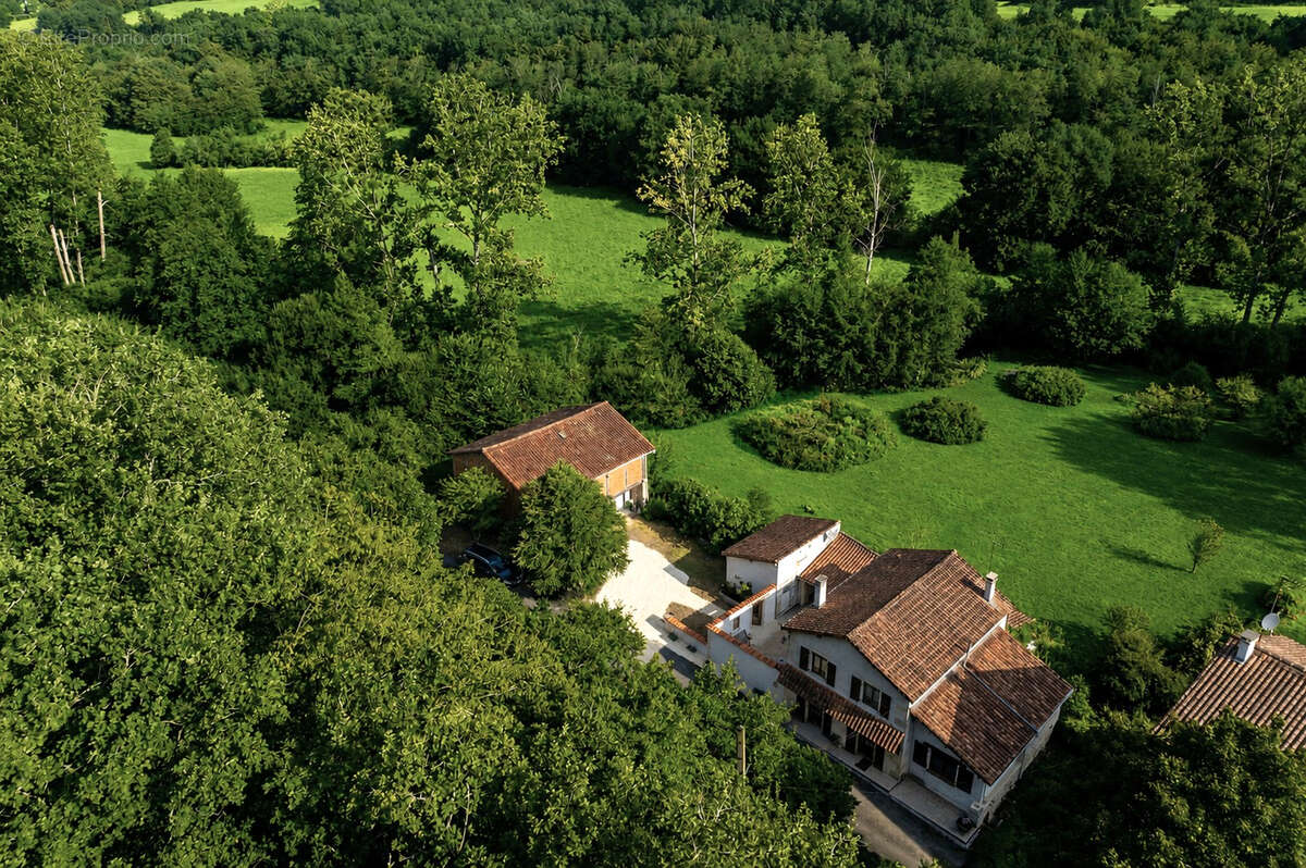 Une Propriété d'Exception au Bord de la Rivière avec de Superbes Vues, à Proximité de l'un des Plus Beaux Villages de la Charent - photo 18